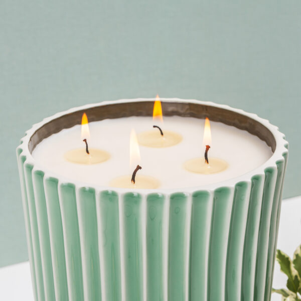 White Crane 4-Wick Candle 1400g - Image 3